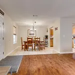 Charming Biloxi Vacation Rental Near Beach!
