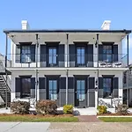 Vivian Suite A Beach! Fire Pit! Downtown!