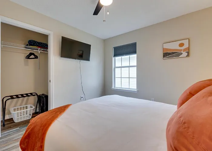 Charming Biloxi Vacation Rental Near Beach!