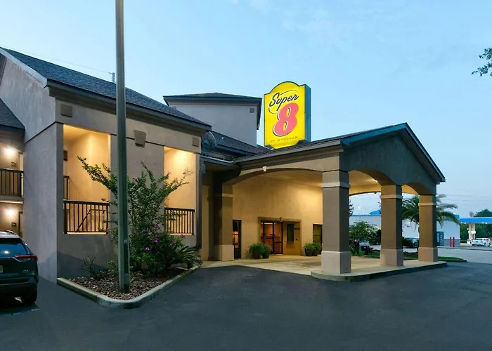 Super 8 By Wyndham Diberville Biloxi Area