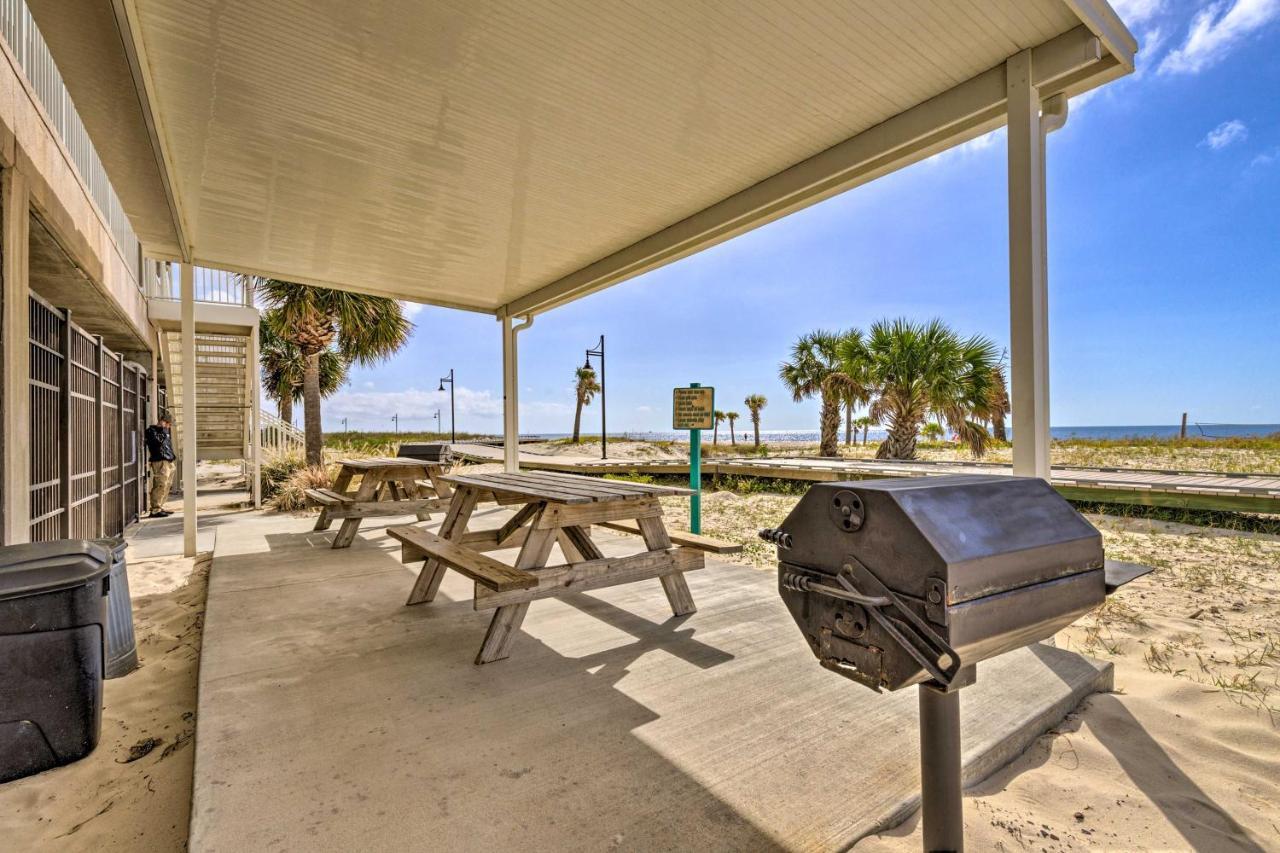 Sunny Beachfront With Amenities!