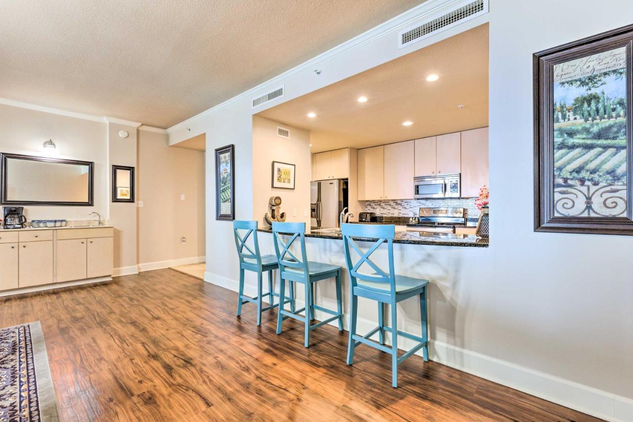 Spacious Getaway With Pools And Access! Apartment