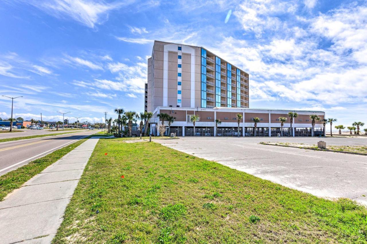 Spacious Getaway With Pools And Access! Apartment *