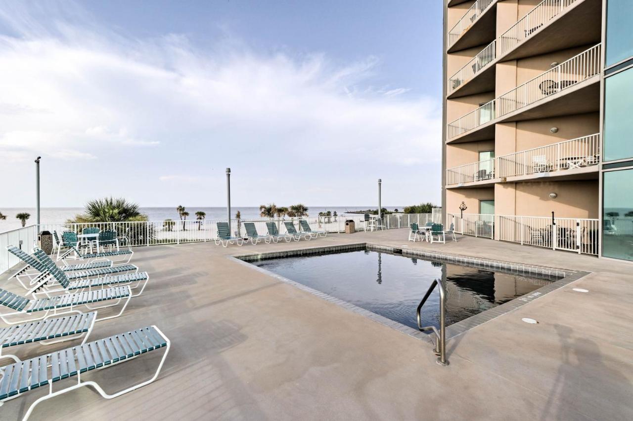 Apartment Spacious Getaway With Pools And Access!