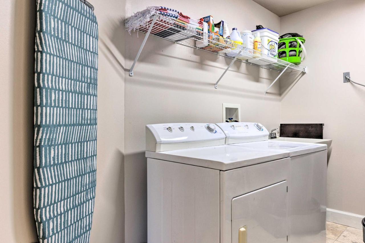 Spacious Getaway With Pools And Access! Apartment *