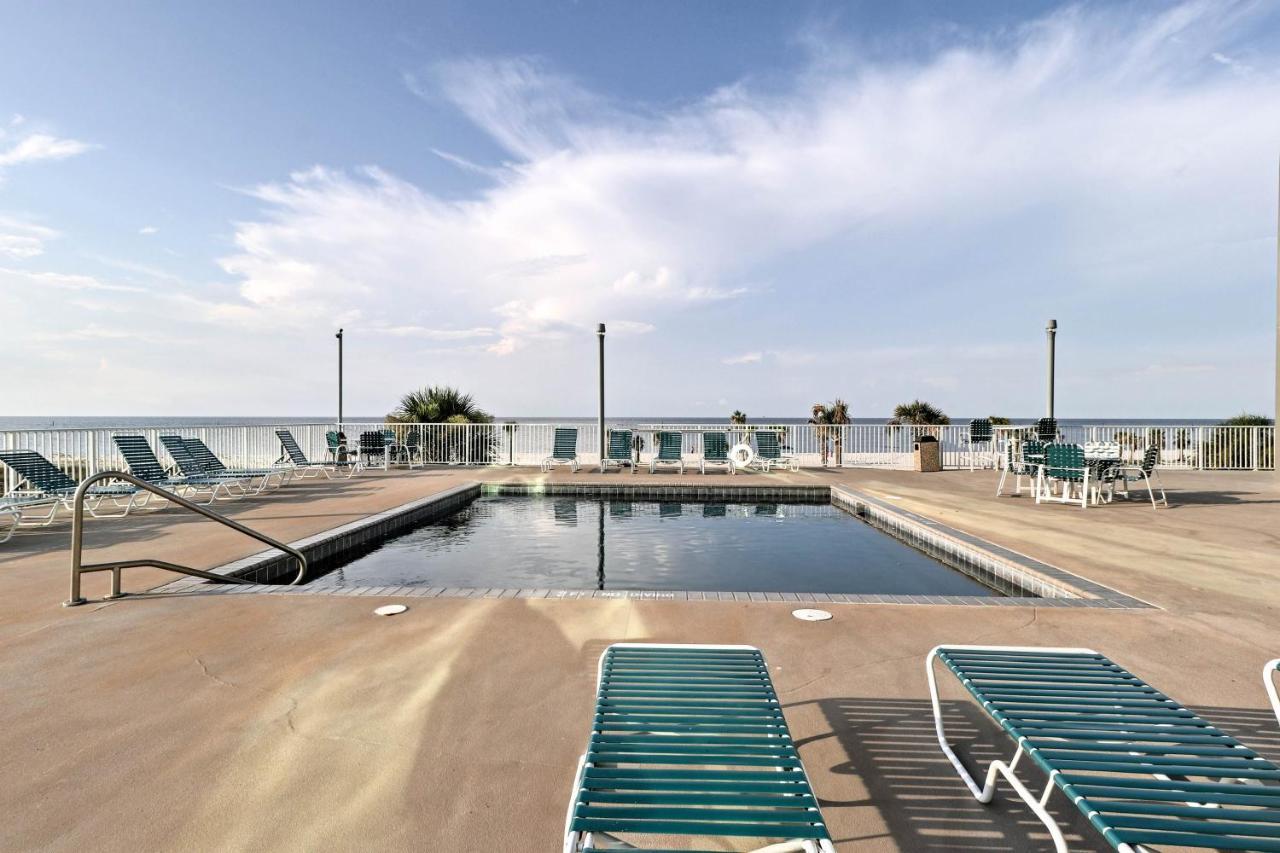 Spacious Getaway With Pools And Access! Apartment *