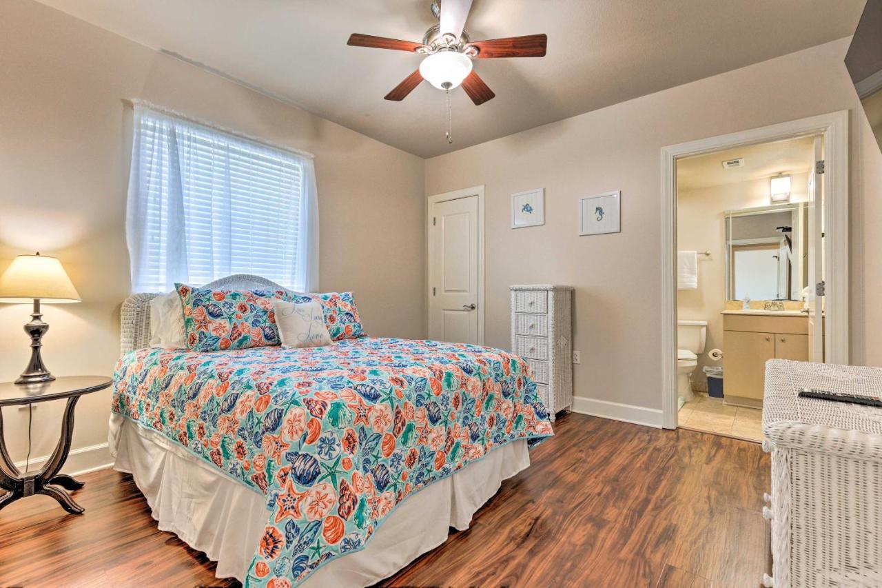 Spacious Getaway With Pools And Access! Apartment