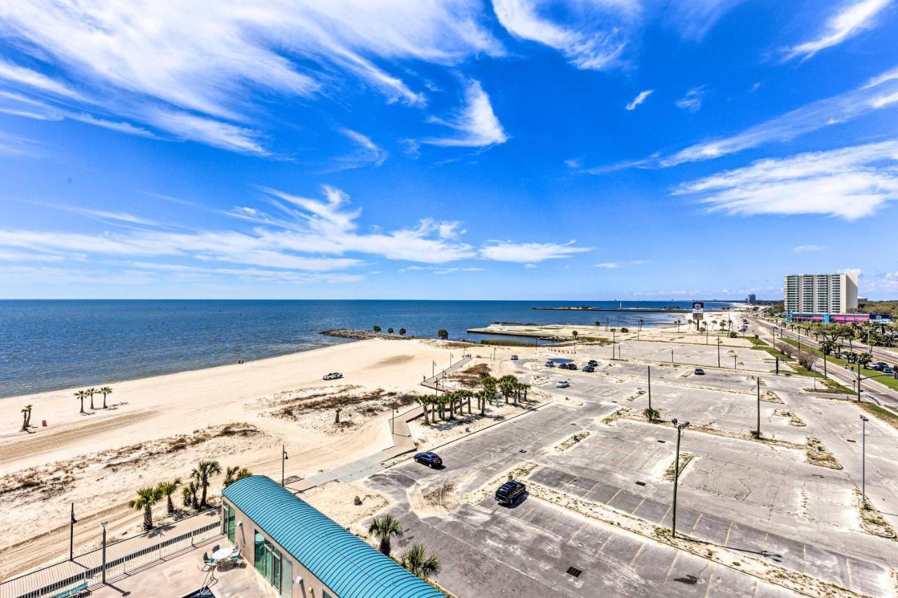 Spacious Getaway With Pools And Access! Apartment