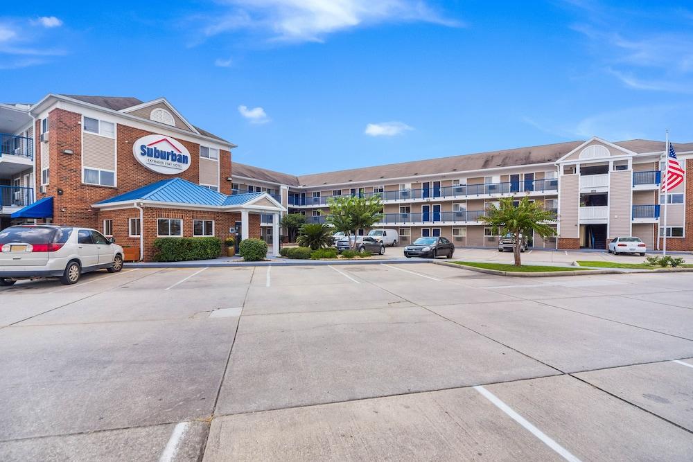 Suburban North Area Hotel