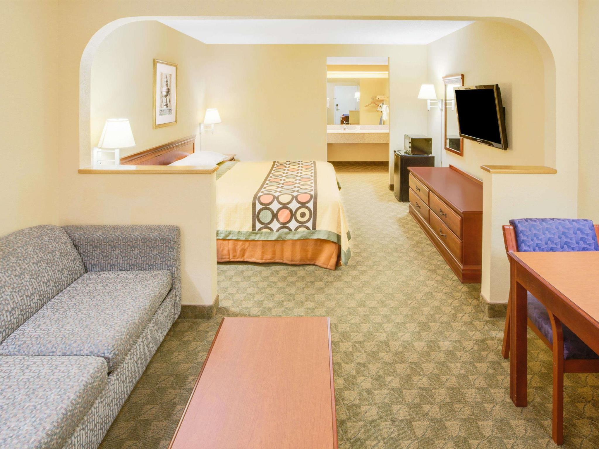 Hotel Super 8 By Wyndham Diberville Area Biloxi