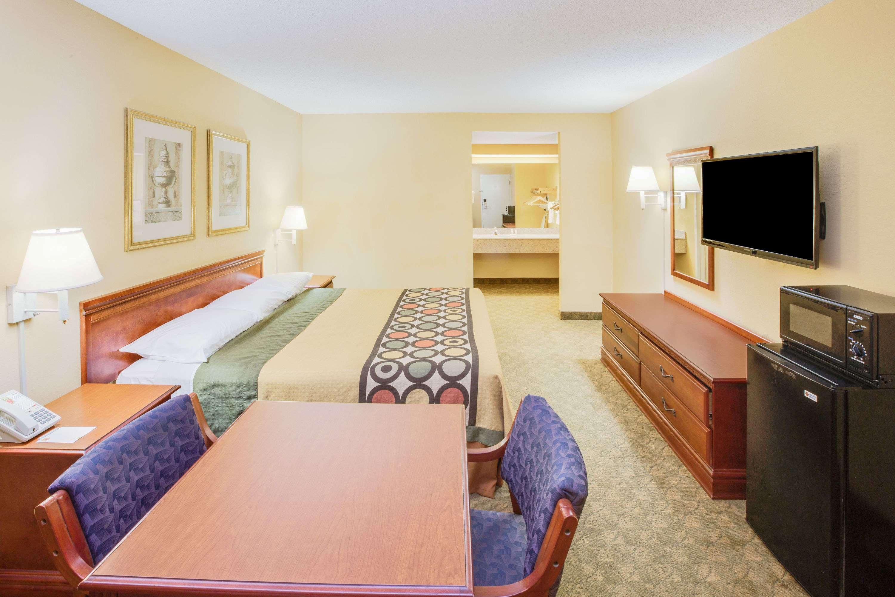 Hotel Super 8 By Wyndham Diberville Area