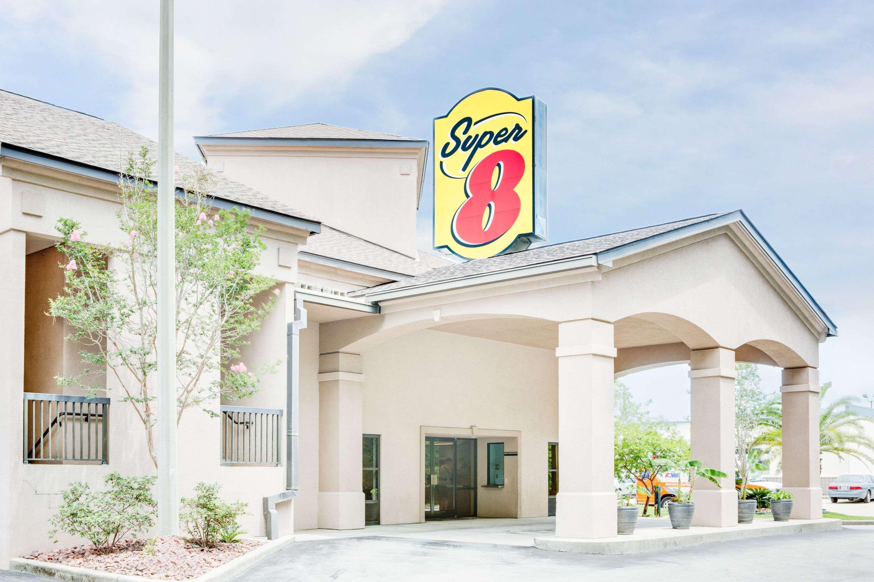 Super 8 By Wyndham Diberville Area Biloxi