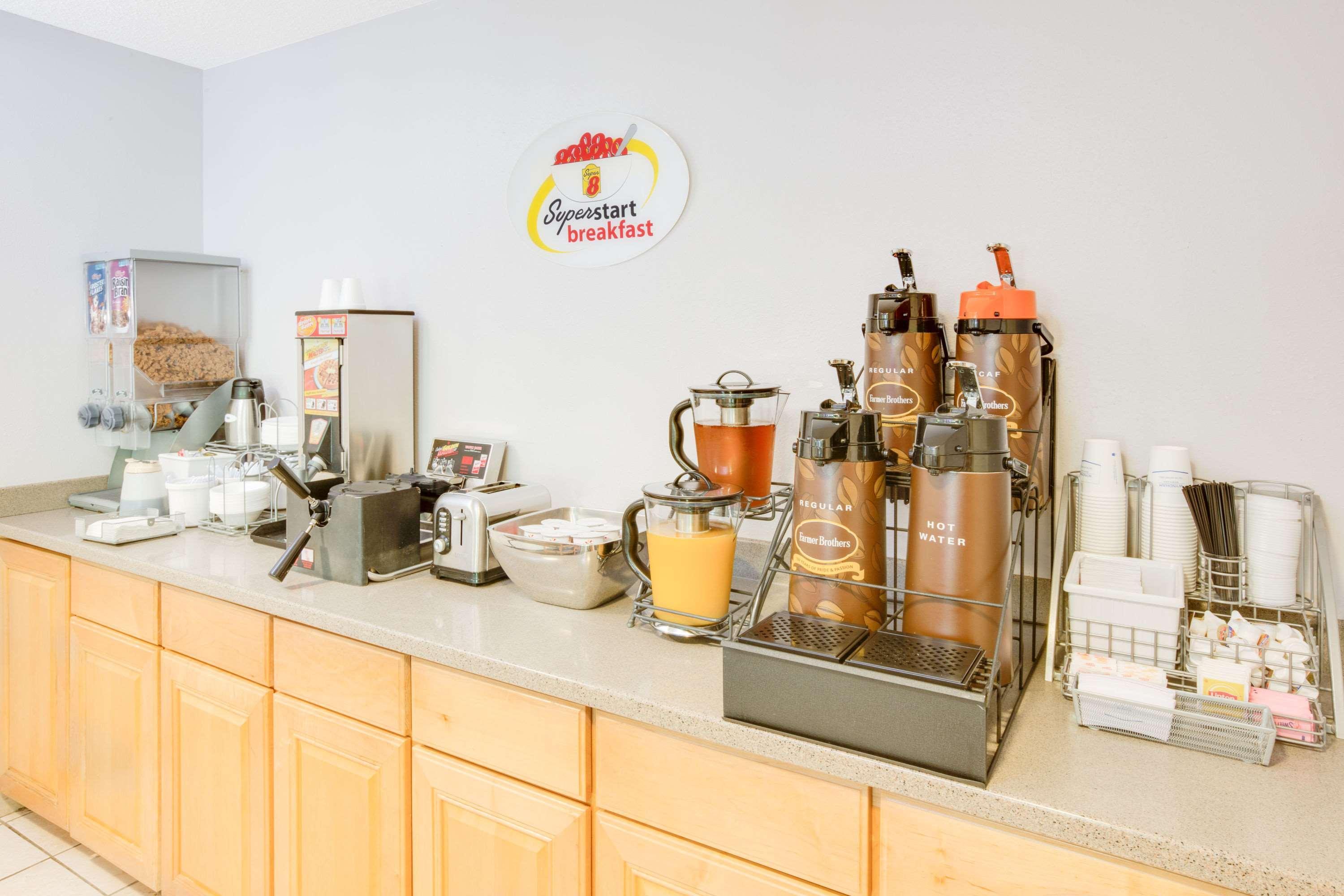 Super 8 By Wyndham Diberville Area Hotel
