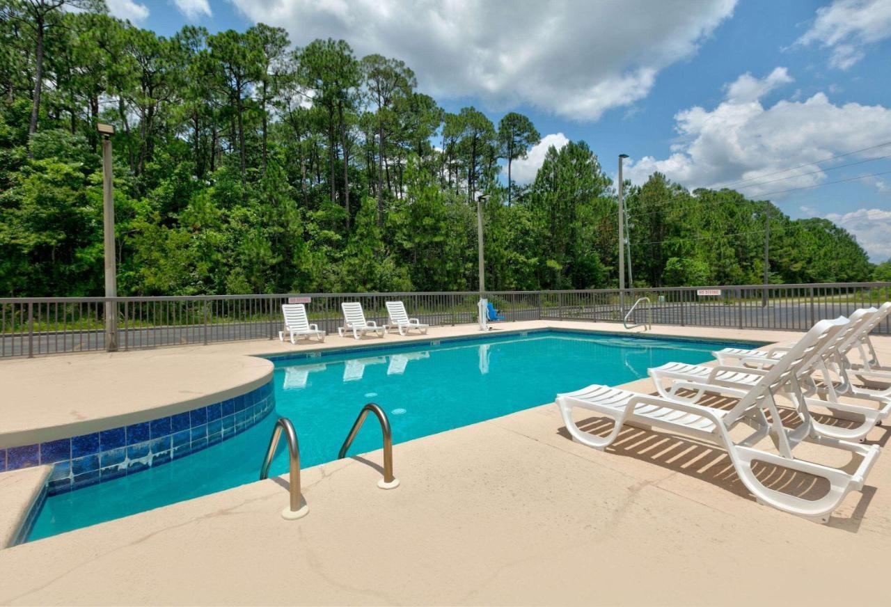 Super 8 By Wyndham Diberville Area Hotel