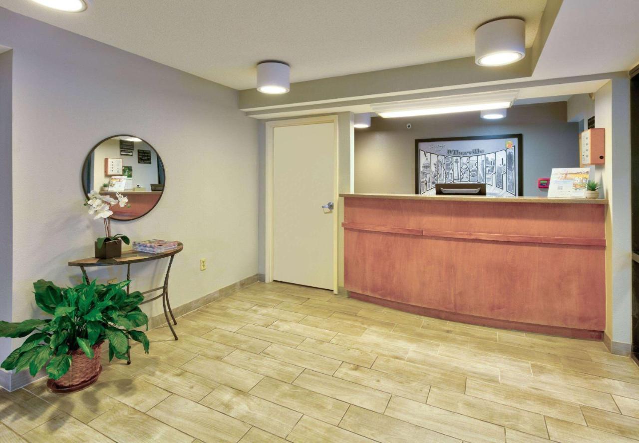 Super 8 By Wyndham Diberville Area