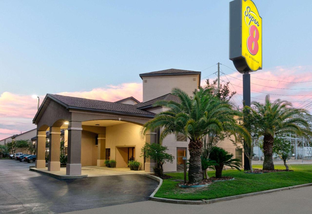 Super 8 By Wyndham Diberville Area Hotel