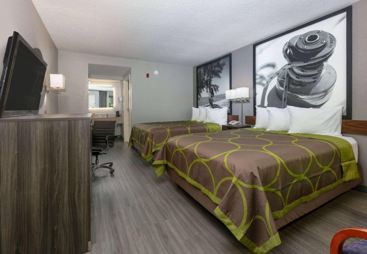 Super 8 By Wyndham Diberville Area Hotel 3*