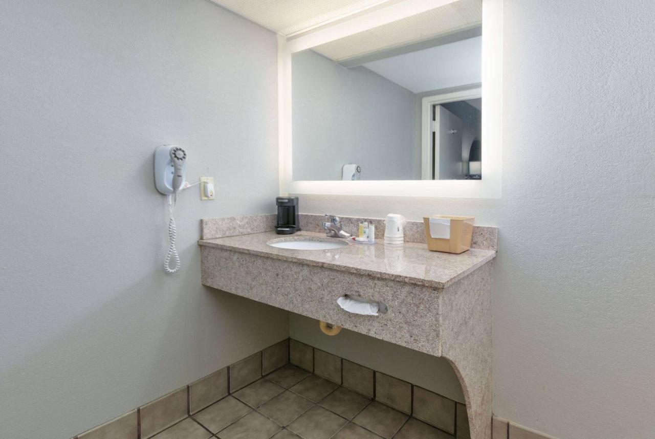 Super 8 By Wyndham Diberville Area 3* Biloxi