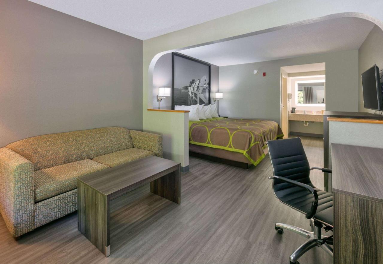 Super 8 By Wyndham Diberville Area Biloxi