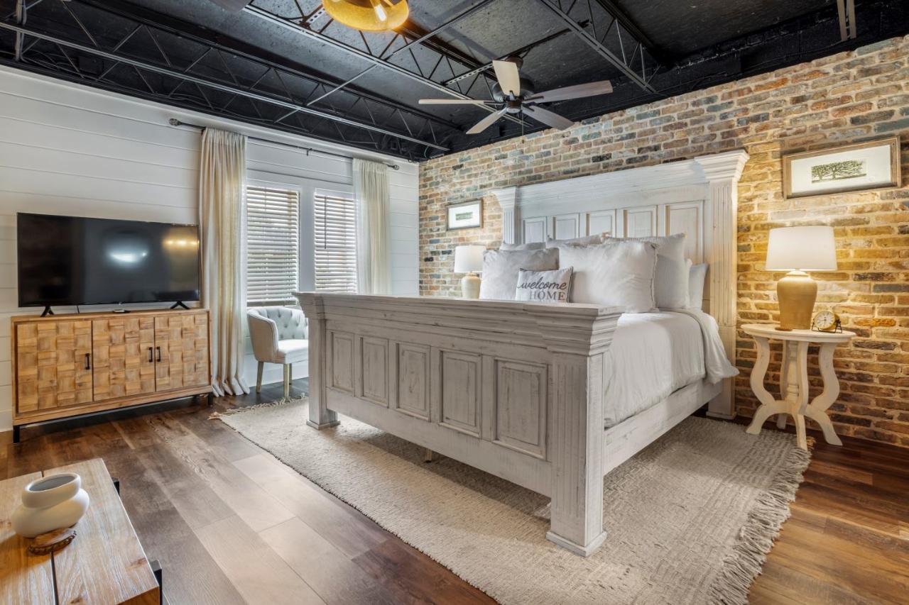 Water St Studio * Biloxi