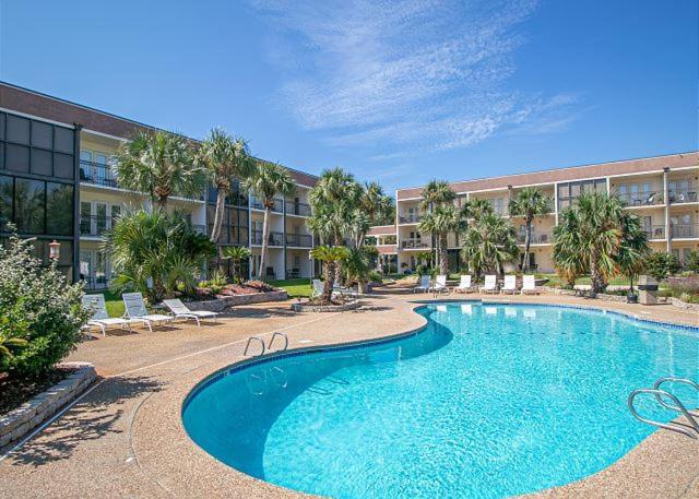 Fun 2 Bed/2 Bath With Pool On Apartment Biloxi