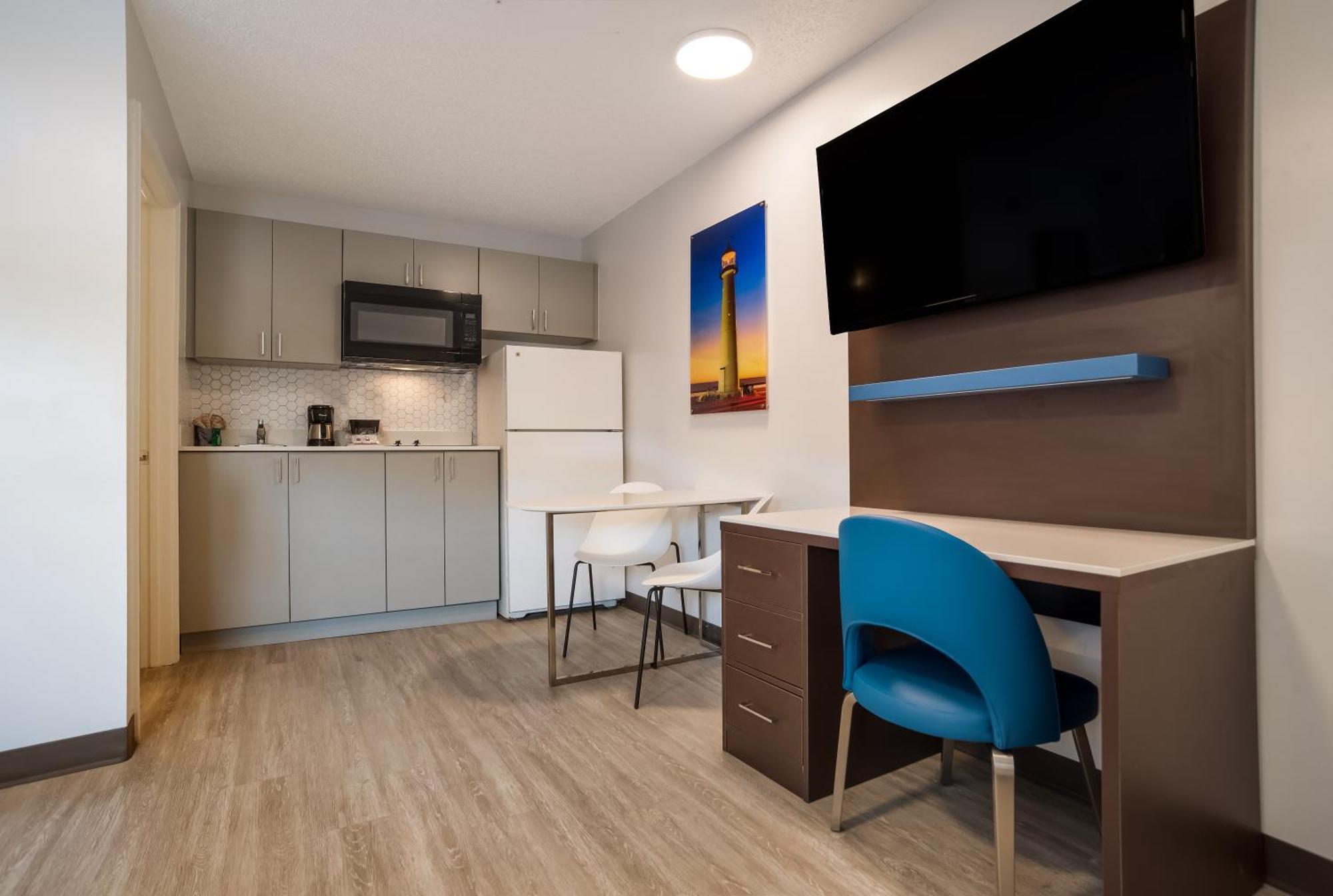Suburban North Area Hotel