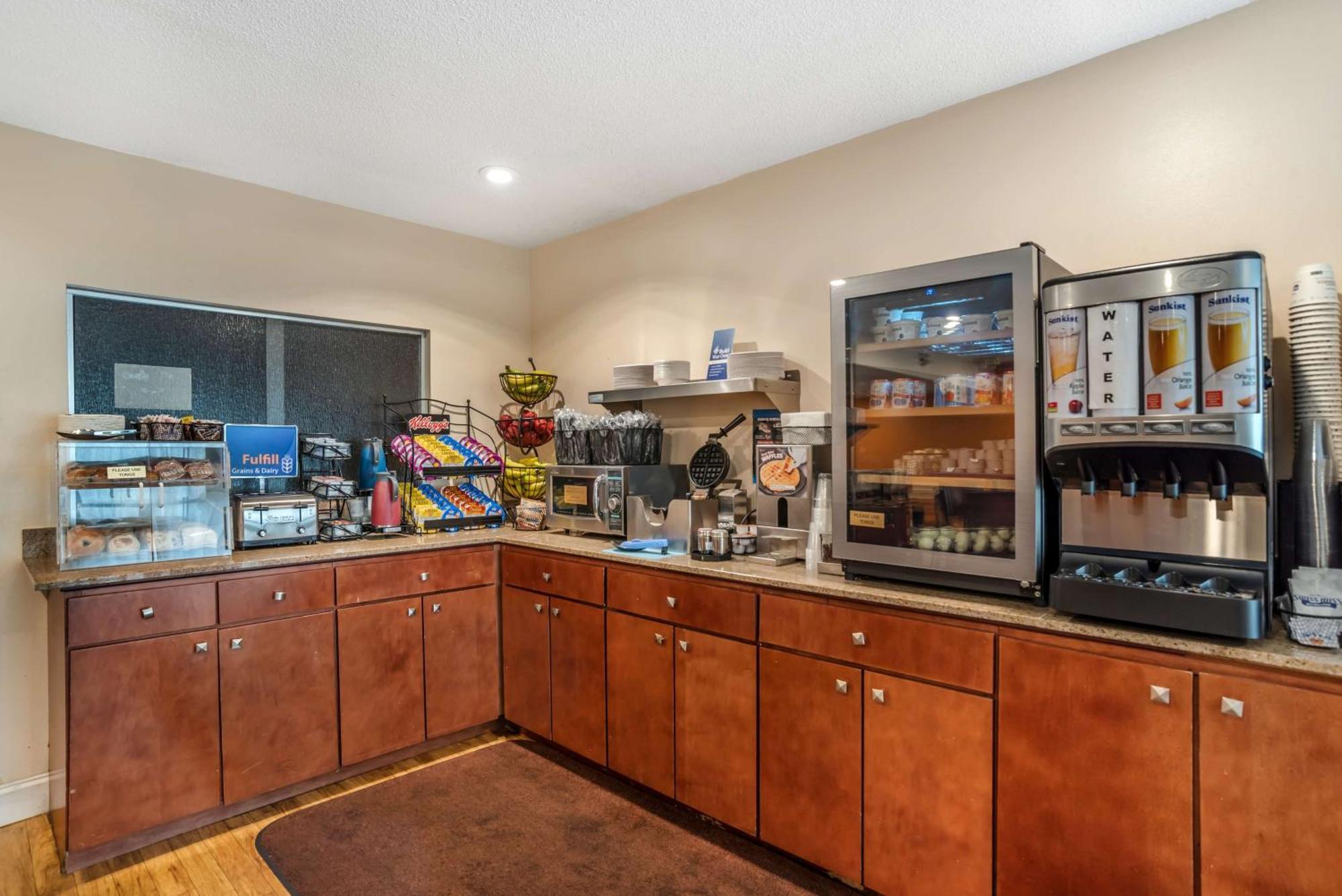 Western Oak Manor 3*