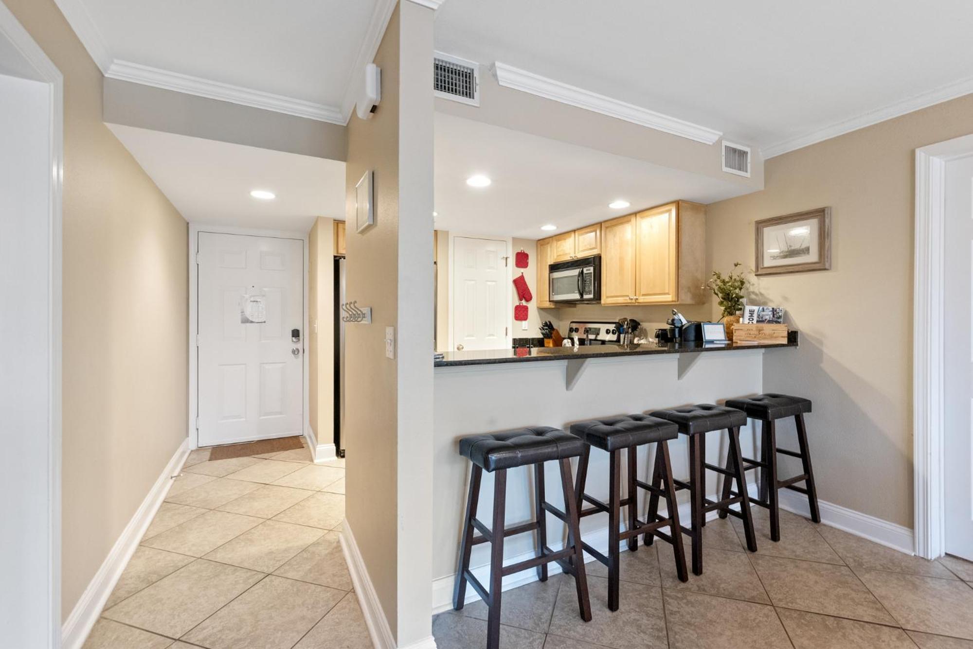Fun 2 Bed/2 Bath With Pool On *