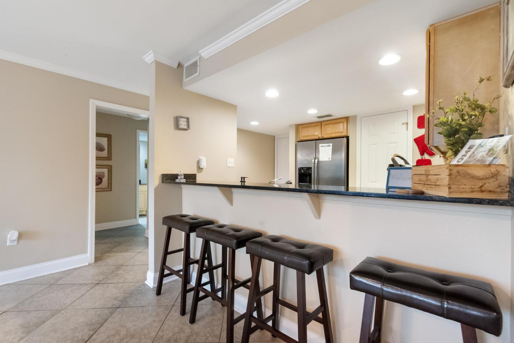 Fun 2 Bed/2 Bath With Pool On Apartment