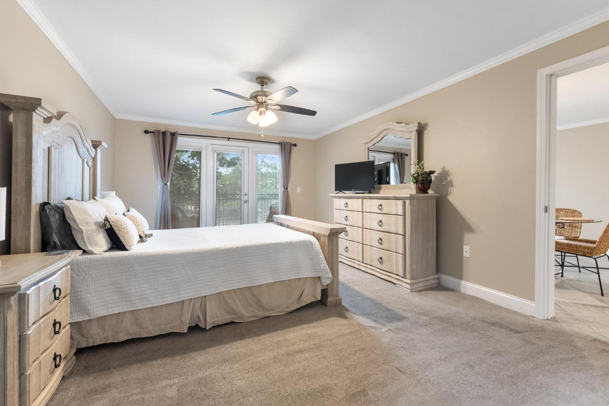 Fun 2 Bed/2 Bath With Pool On Apartment *