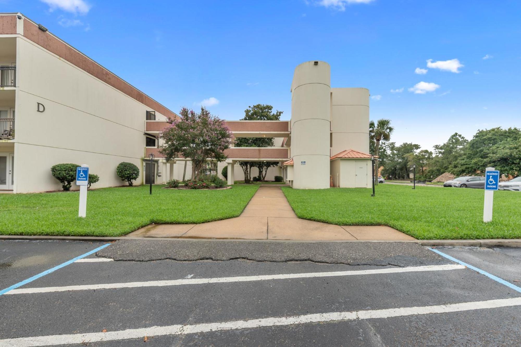 Apartment Fun 2 Bed/2 Bath With Pool On Biloxi