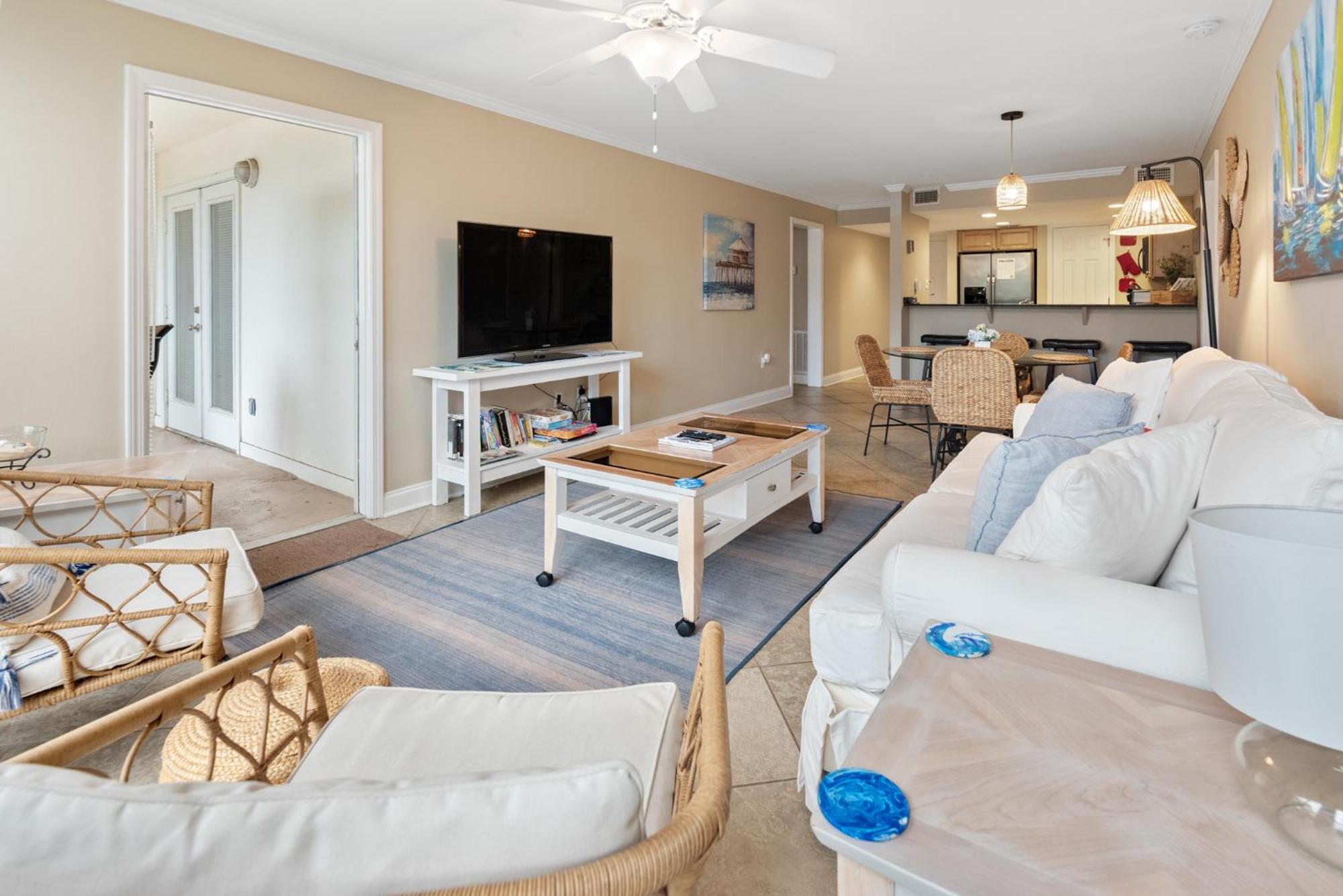 Fun 2 Bed/2 Bath With Pool On