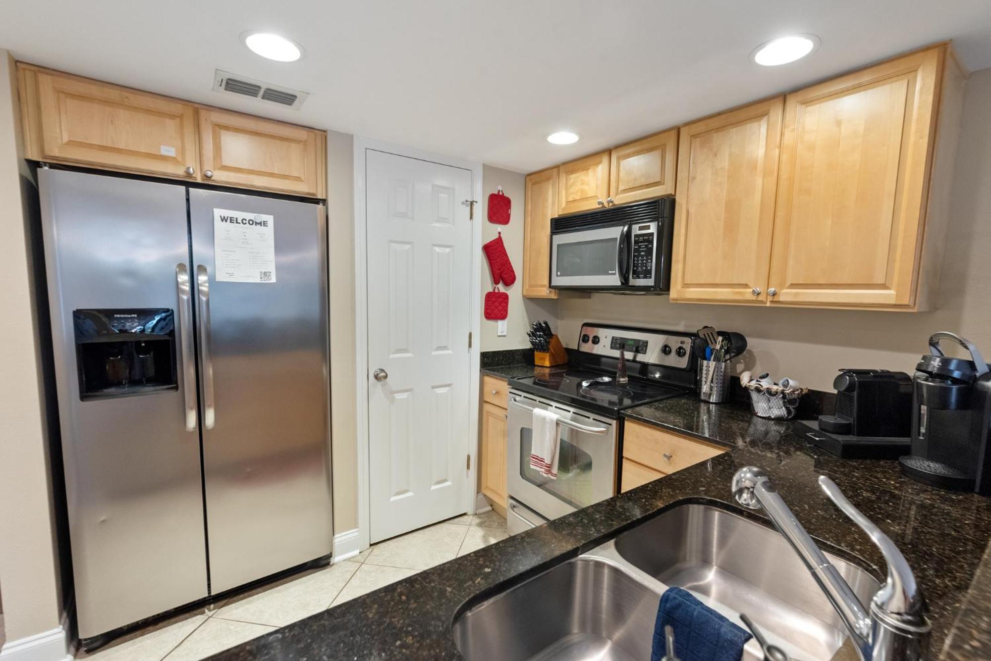 Fun 2 Bed/2 Bath With Pool On *