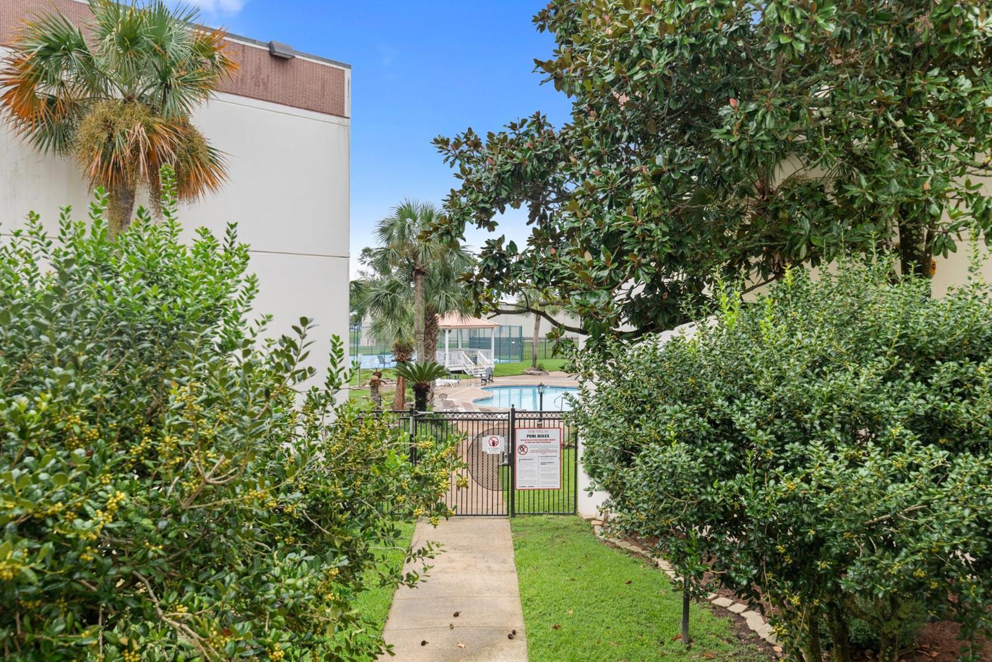 Fun 2 Bed/2 Bath With Pool On Apartment *