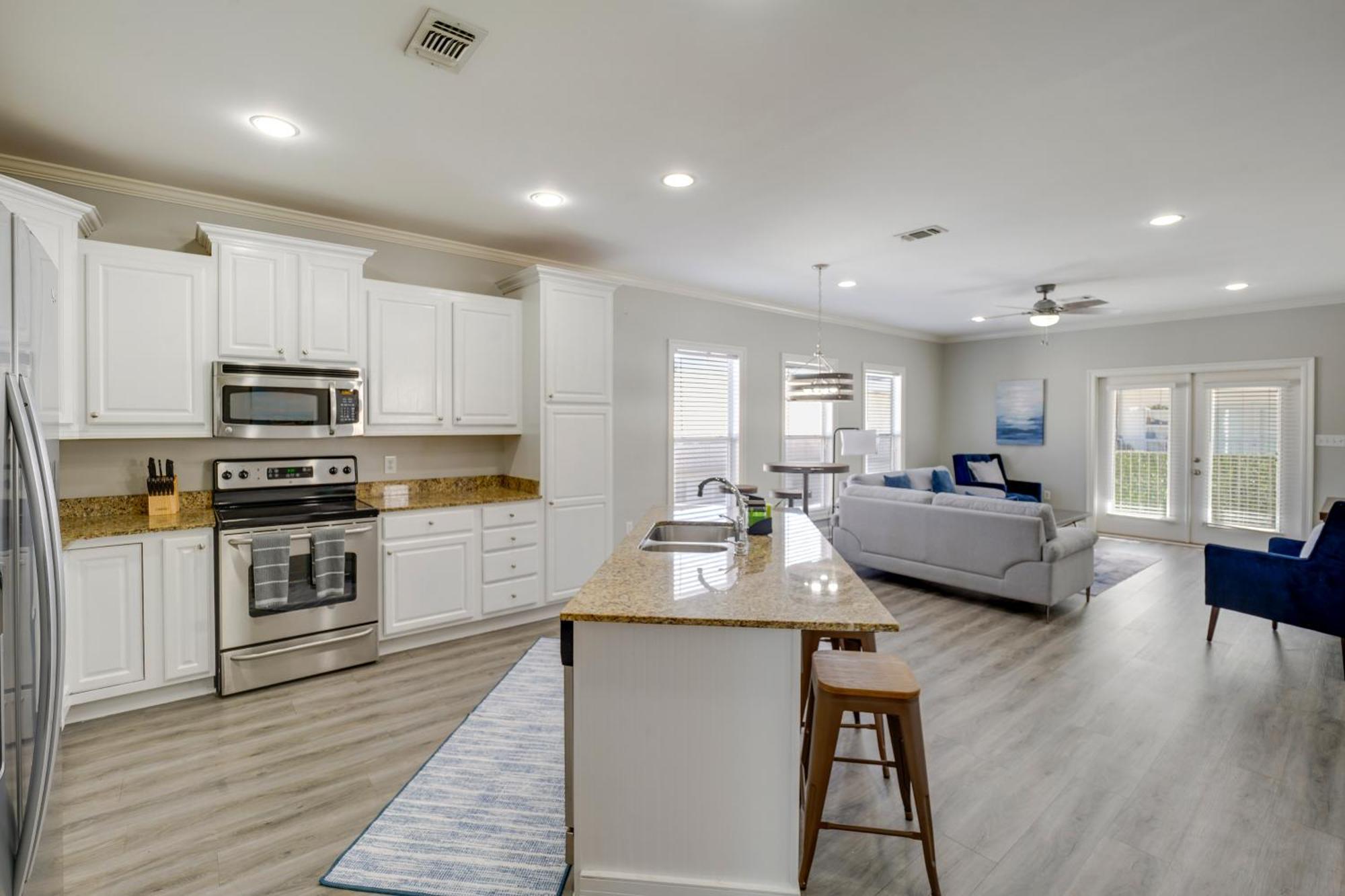 Apartment Relaxing Vacation Near Beach! *