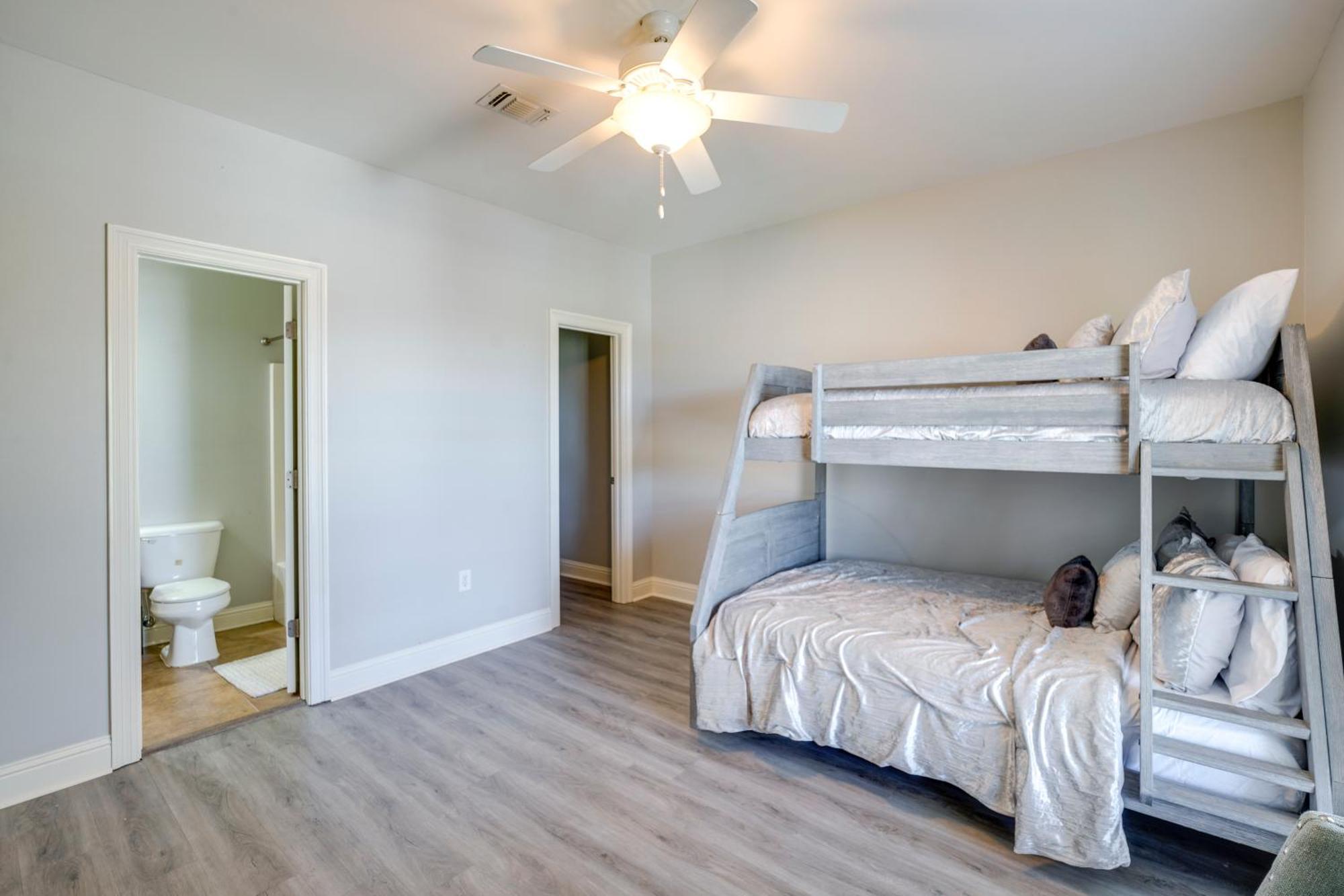 Apartment Relaxing Vacation Near Beach!