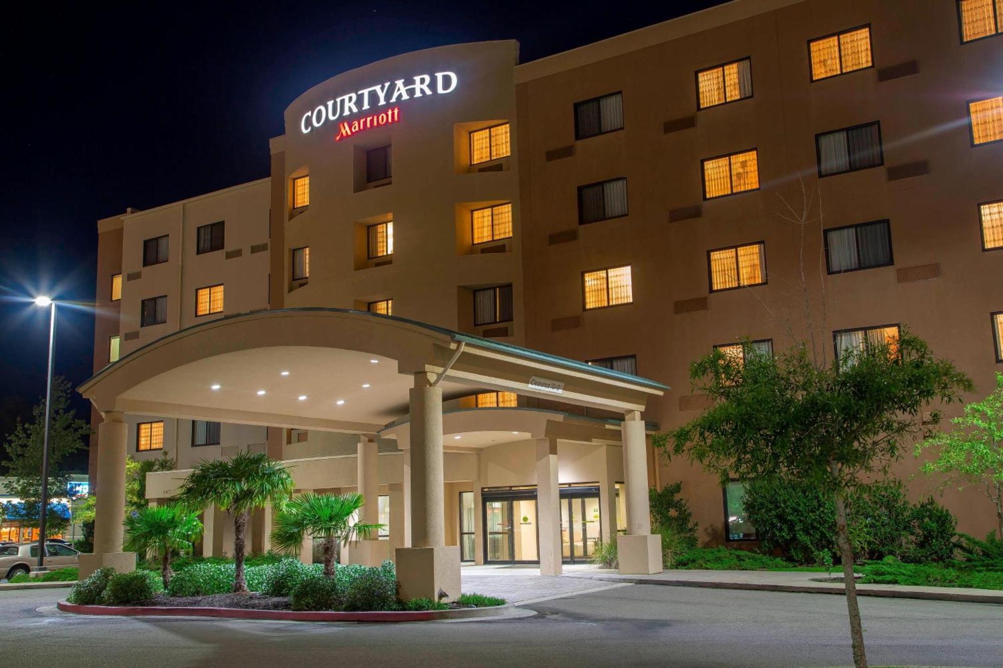 Courtyard North/d'iberville Hotel