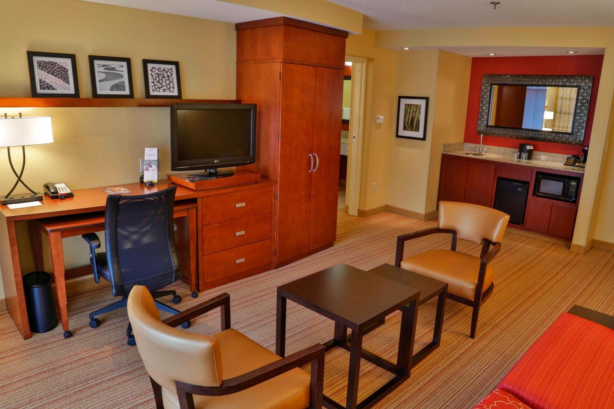 Hotel Courtyard North/d'iberville