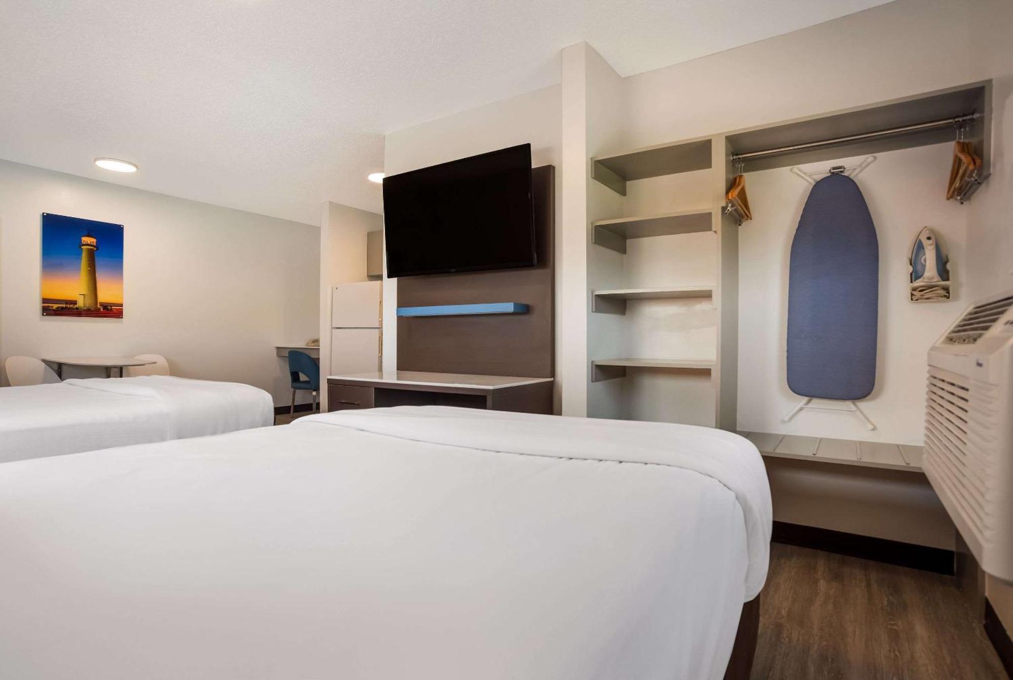 Suburban North Area Hotel Biloxi
