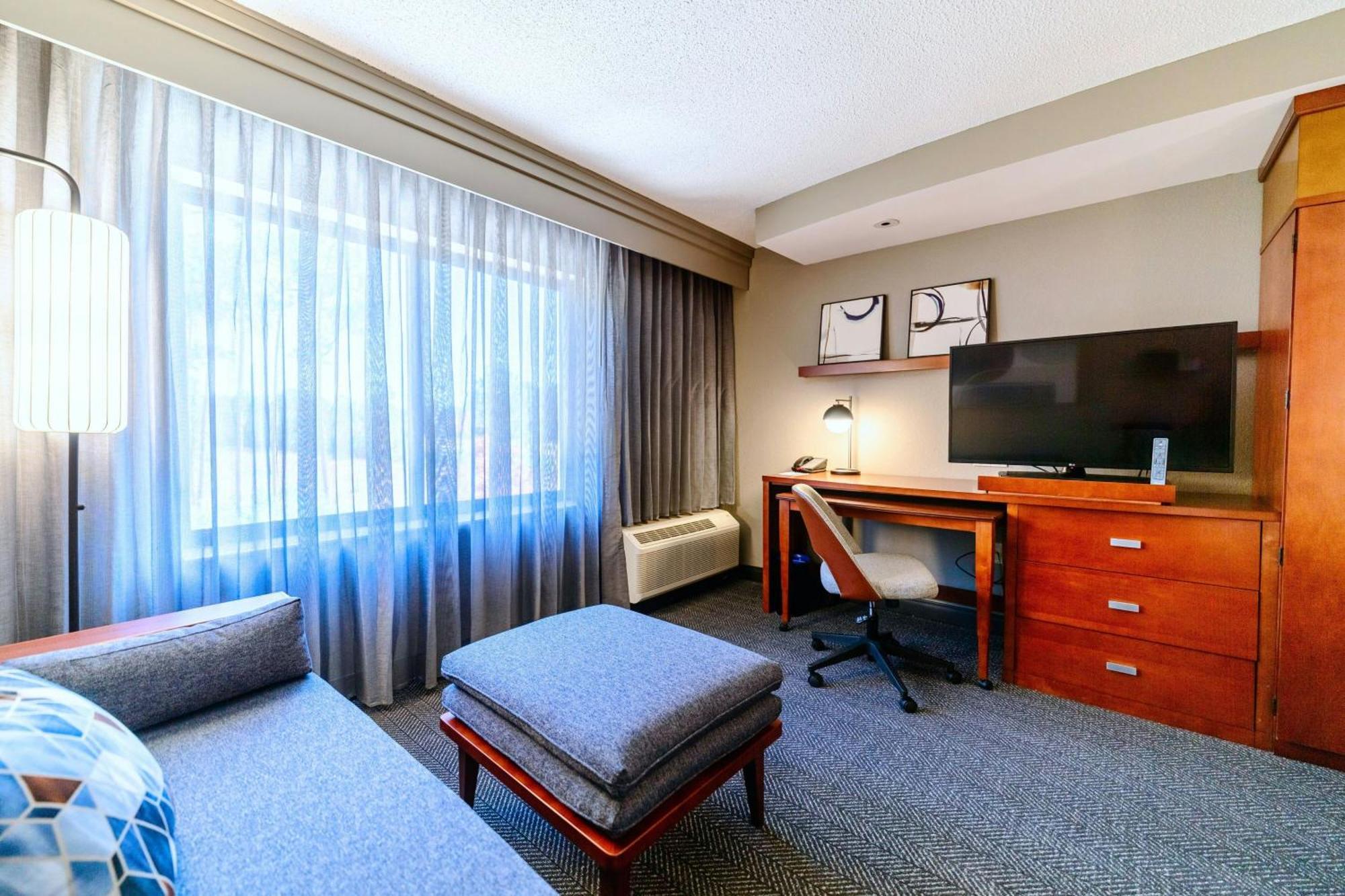 Courtyard North/d'iberville Hotel
