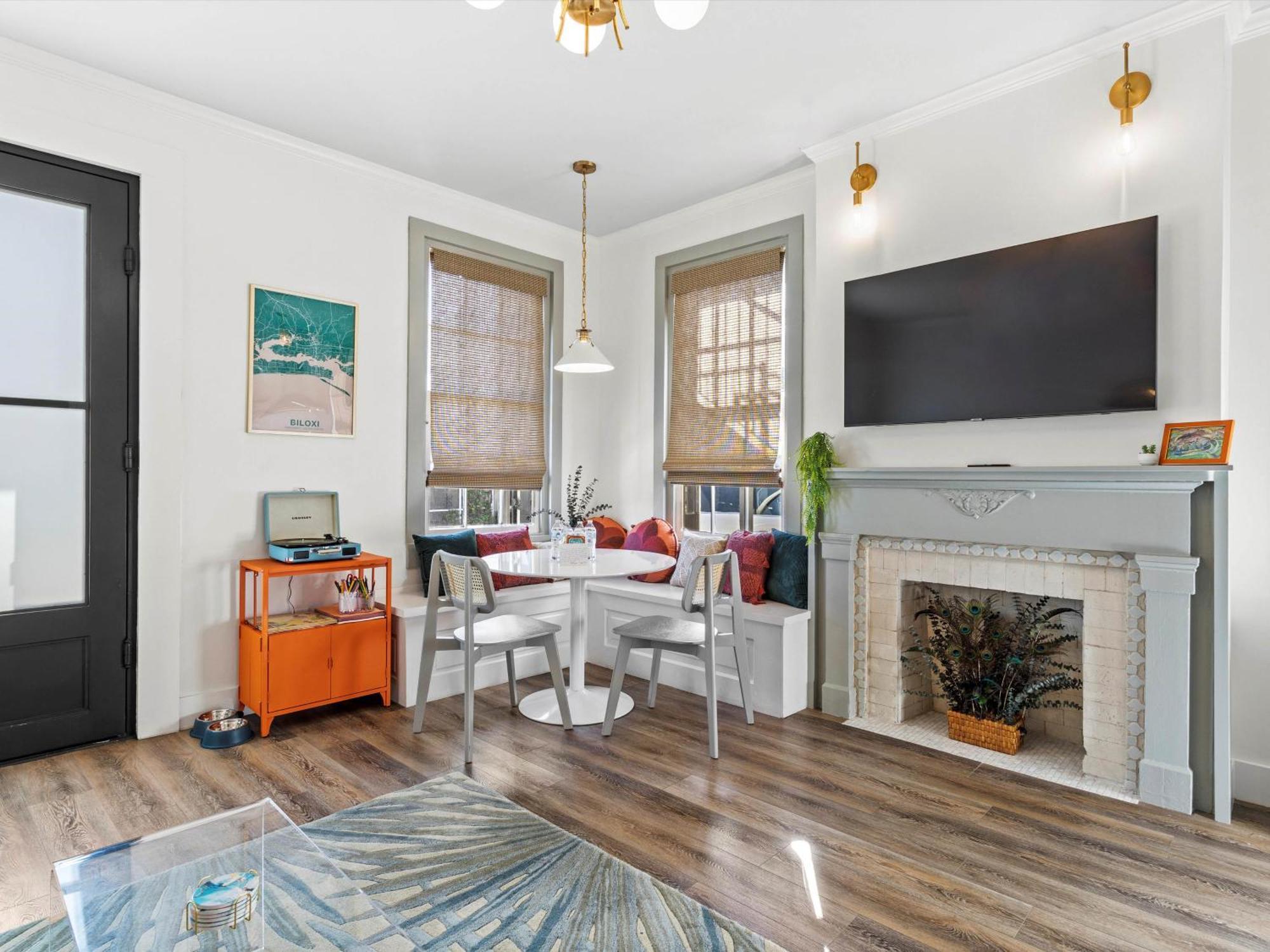 Vivian Suite A Beach! Fire Pit! Downtown! Holiday home *