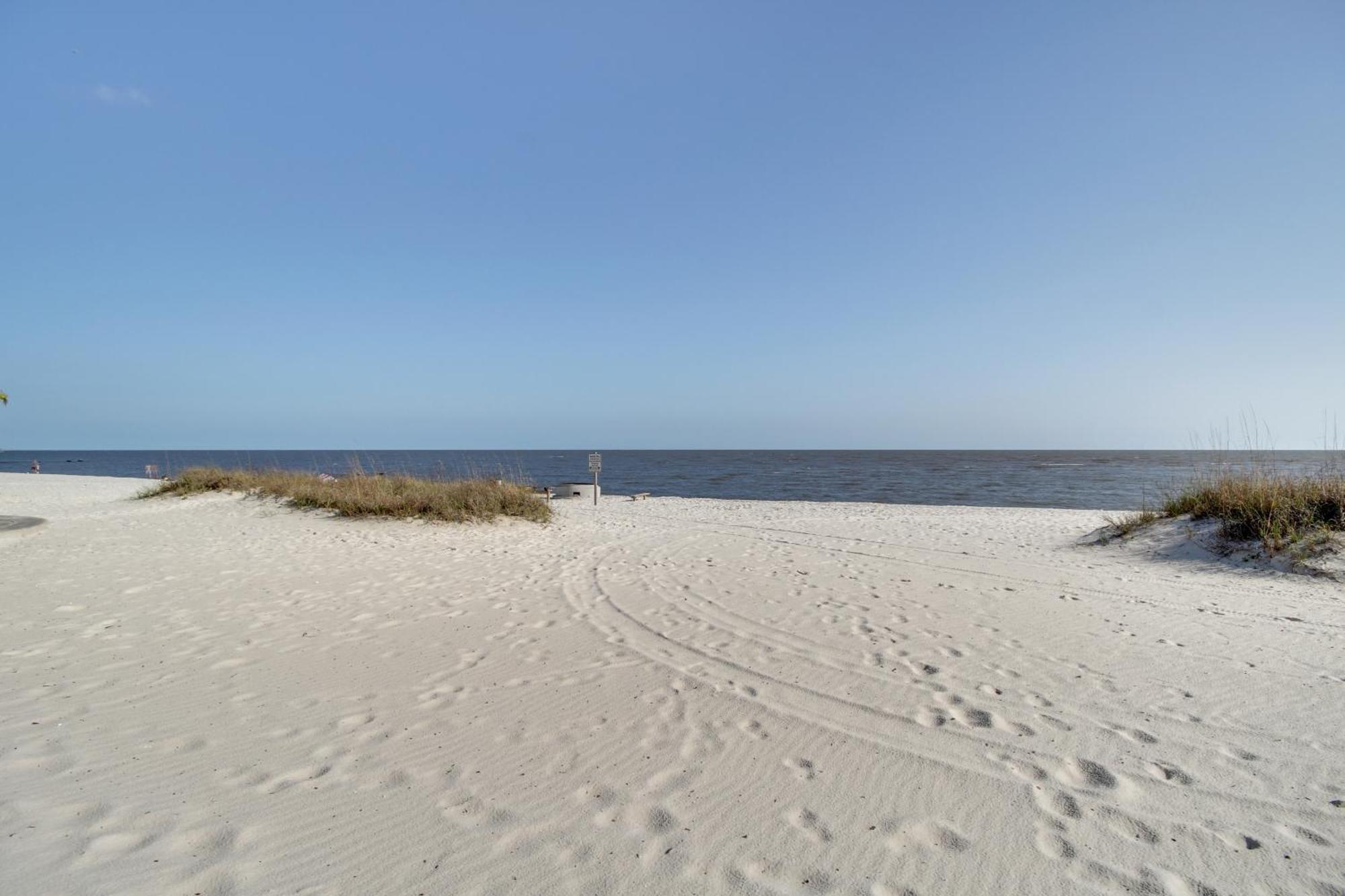 Less Than Half Mi To Gulf With Patio! Apartment Biloxi