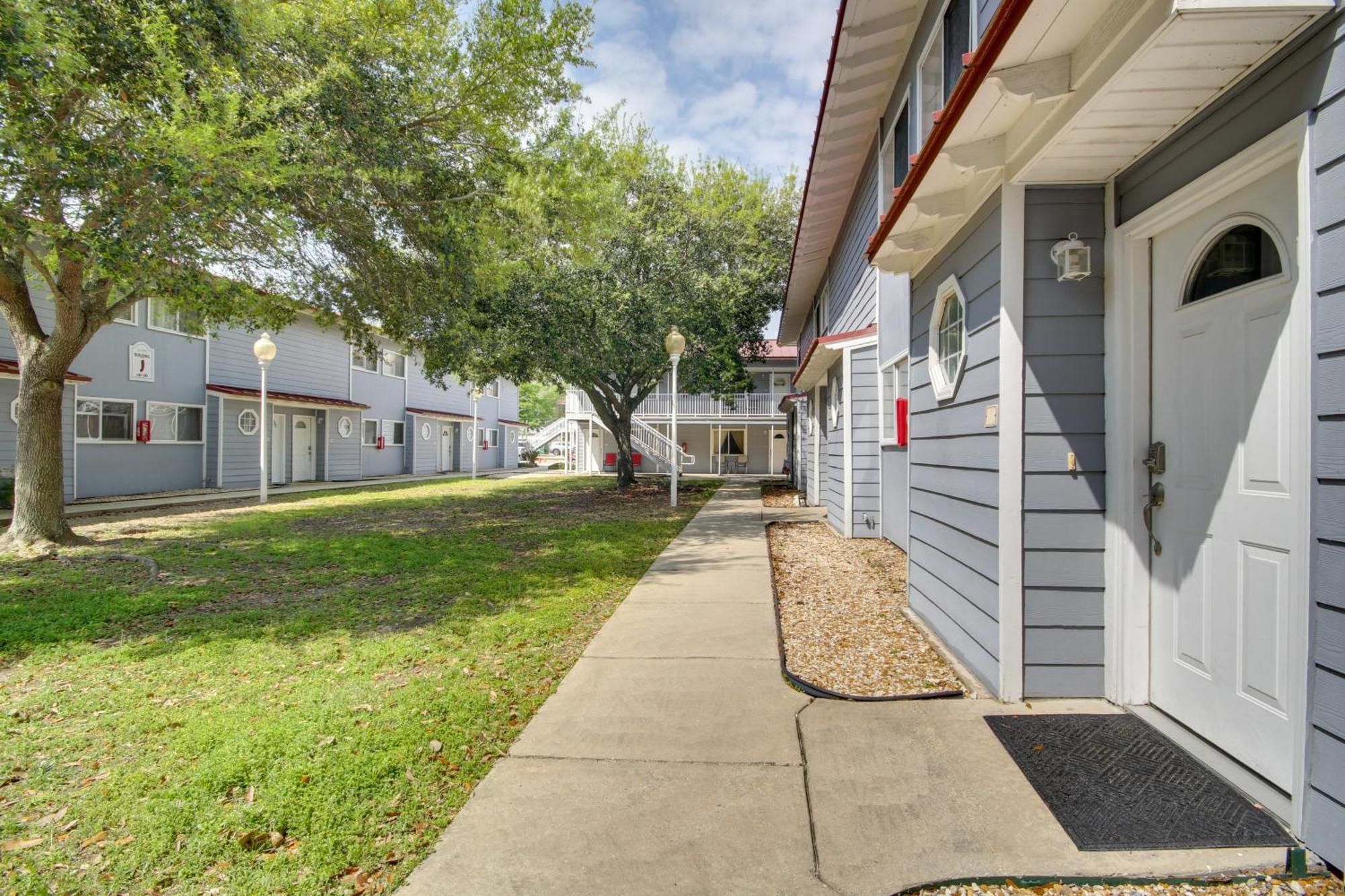 Less Than Half Mi To Gulf With Patio! Apartment Biloxi