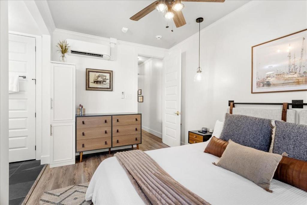 Vivian Suite A Beach! Fire Pit! Downtown! Holiday home *