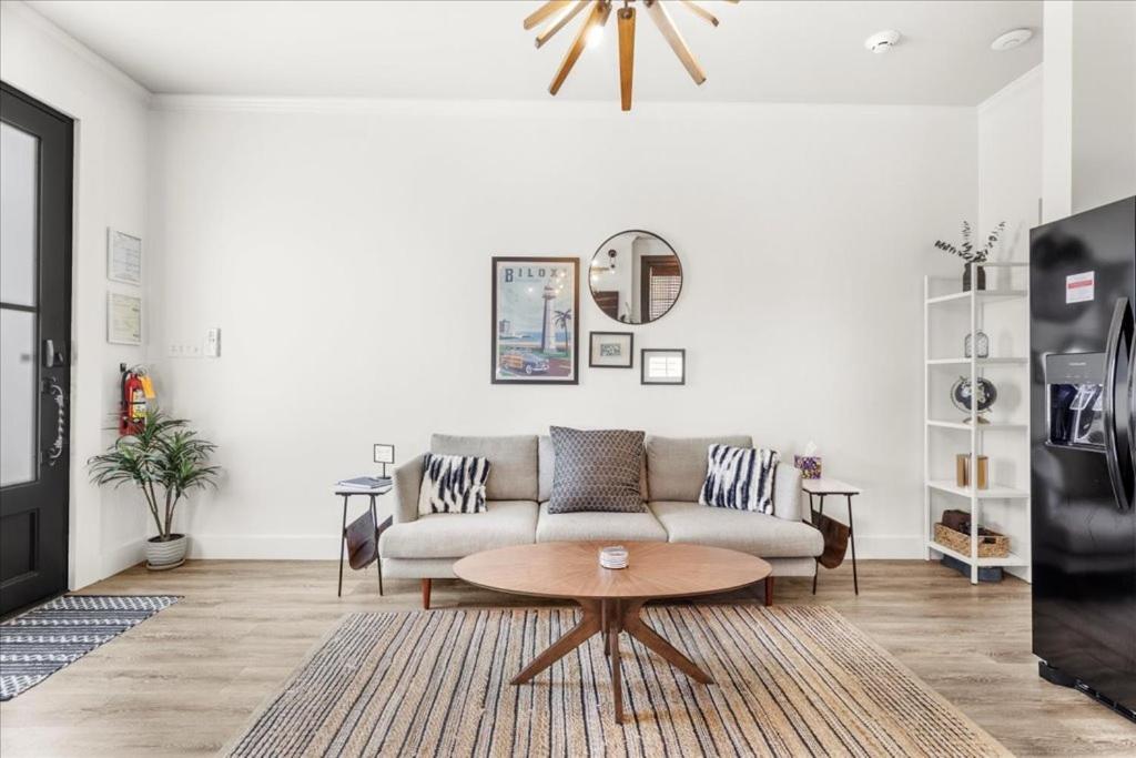 Vivian Suite A Beach! Fire Pit! Downtown! Holiday home