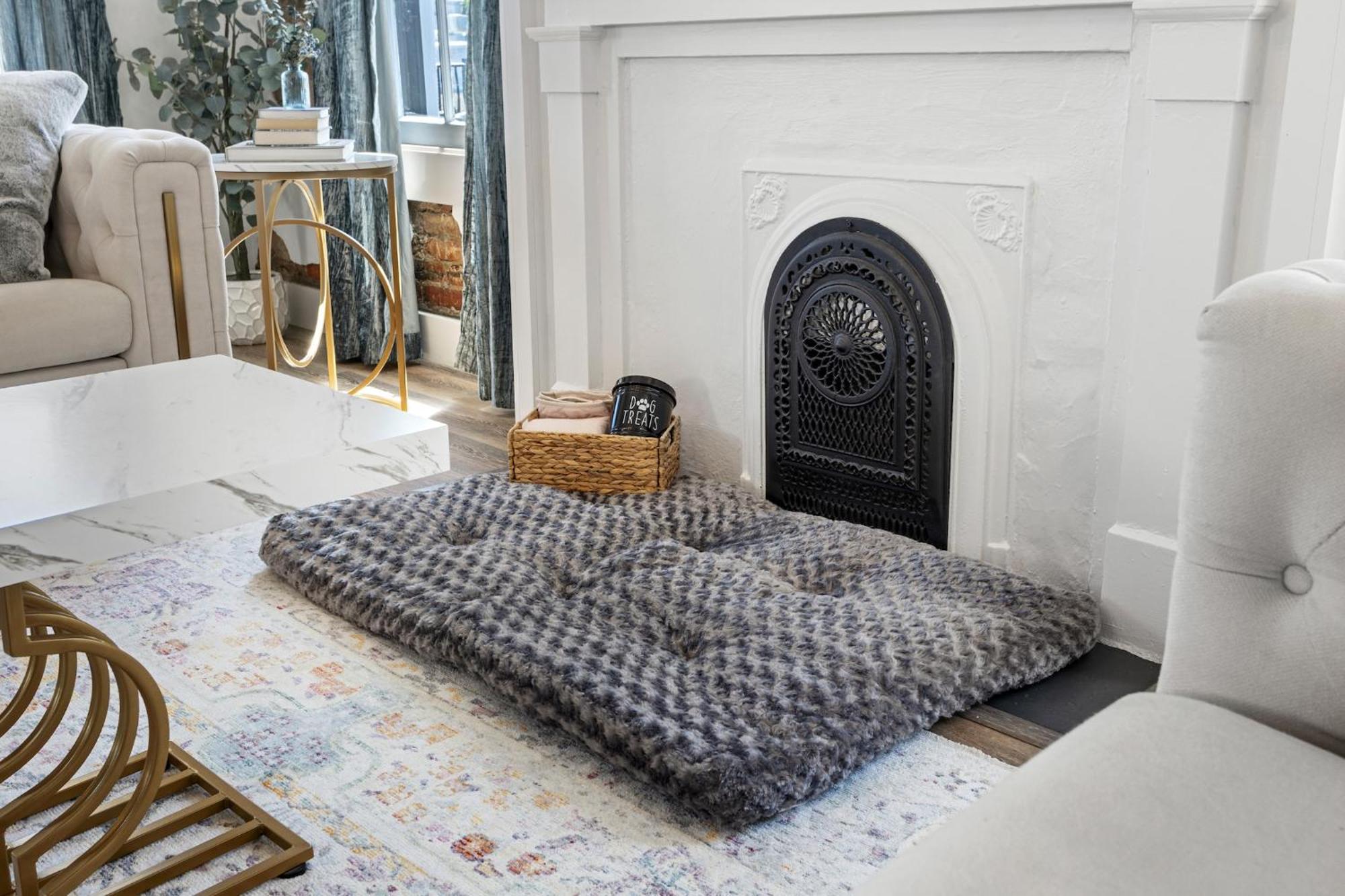 Madeleine C Beach! Fire Pit! Downtown Holiday home *
