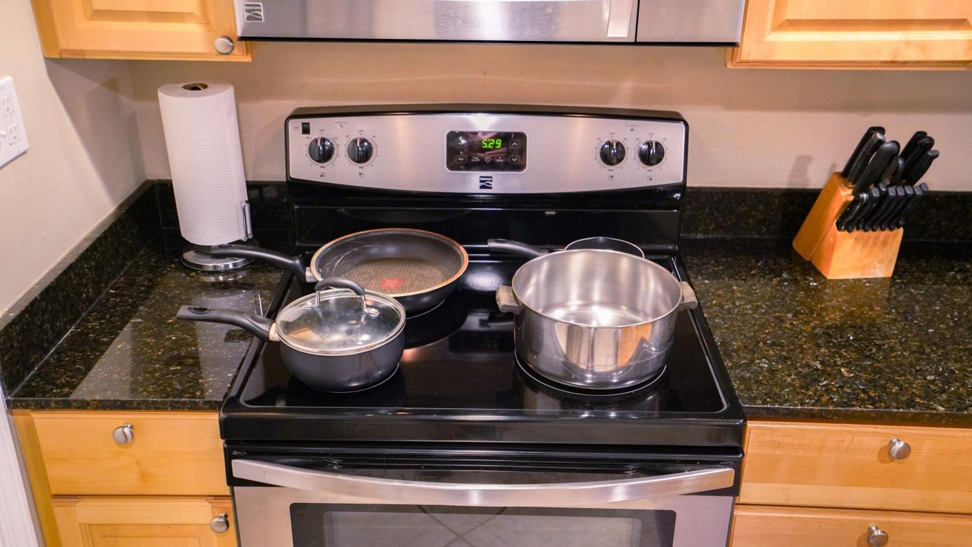 5mins To Coliseum-1st Fl Condo-pool-bbq-wd Holiday home