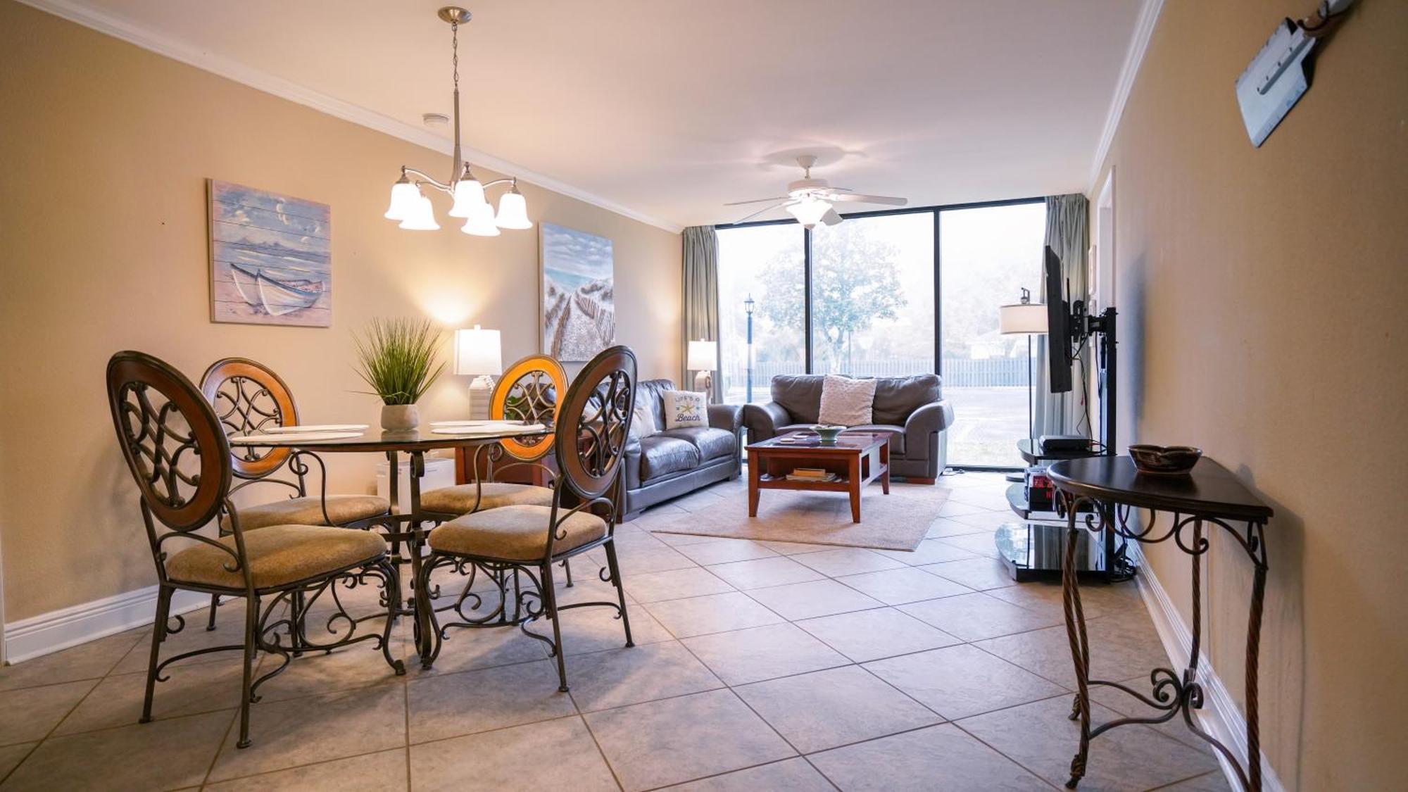Holiday home 5mins To Coliseum-1st Fl Condo-pool-bbq-wd Biloxi