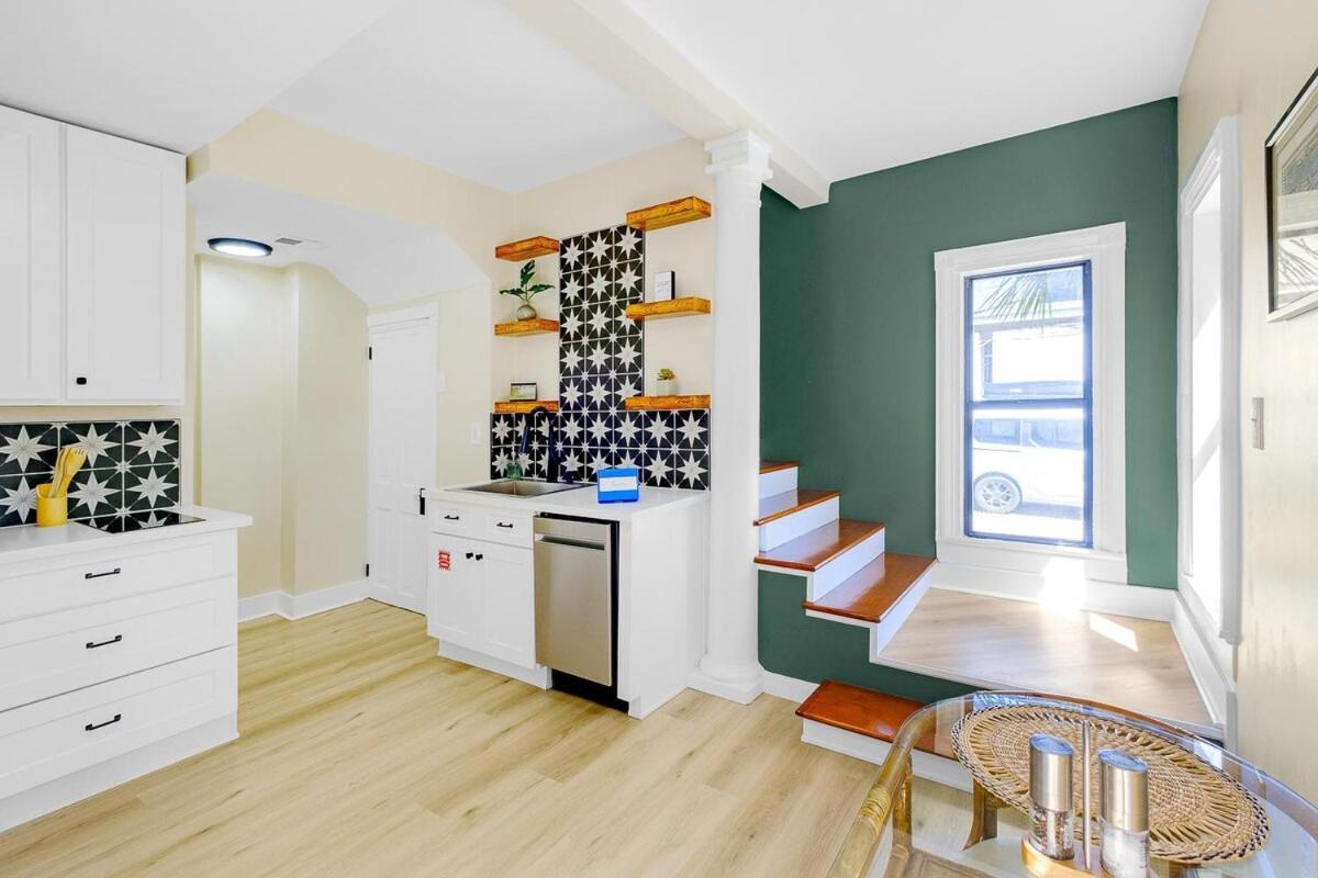Aerie Loft: Cozy 1-bedroom Retreat In Biloxi, Perfect For Couples! Holiday home
