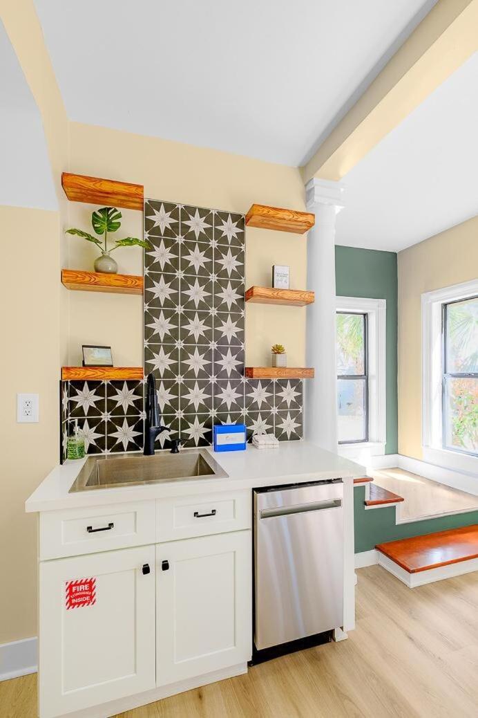 Holiday home Aerie Loft: Cozy 1-bedroom Retreat In Biloxi, Perfect For Couples! *